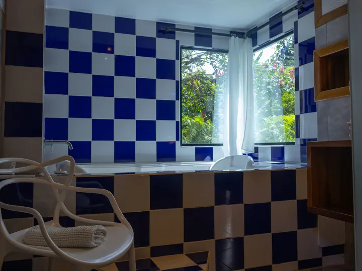 Jacuzzi with a window onto the forest at Las Terrazas de Dana Boutique Lodge & Spa, Mindo Cloud Forest