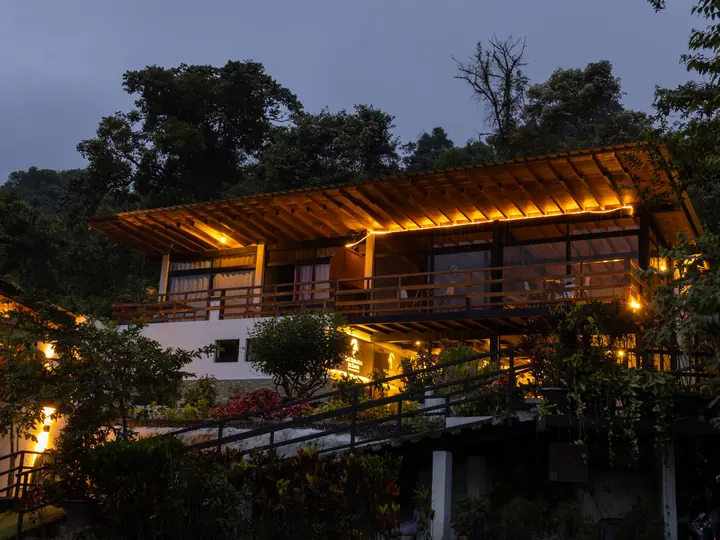Las Terrazas de Dana Boutique Lodge & Spa, Mindo Cloud Forest lit up at night