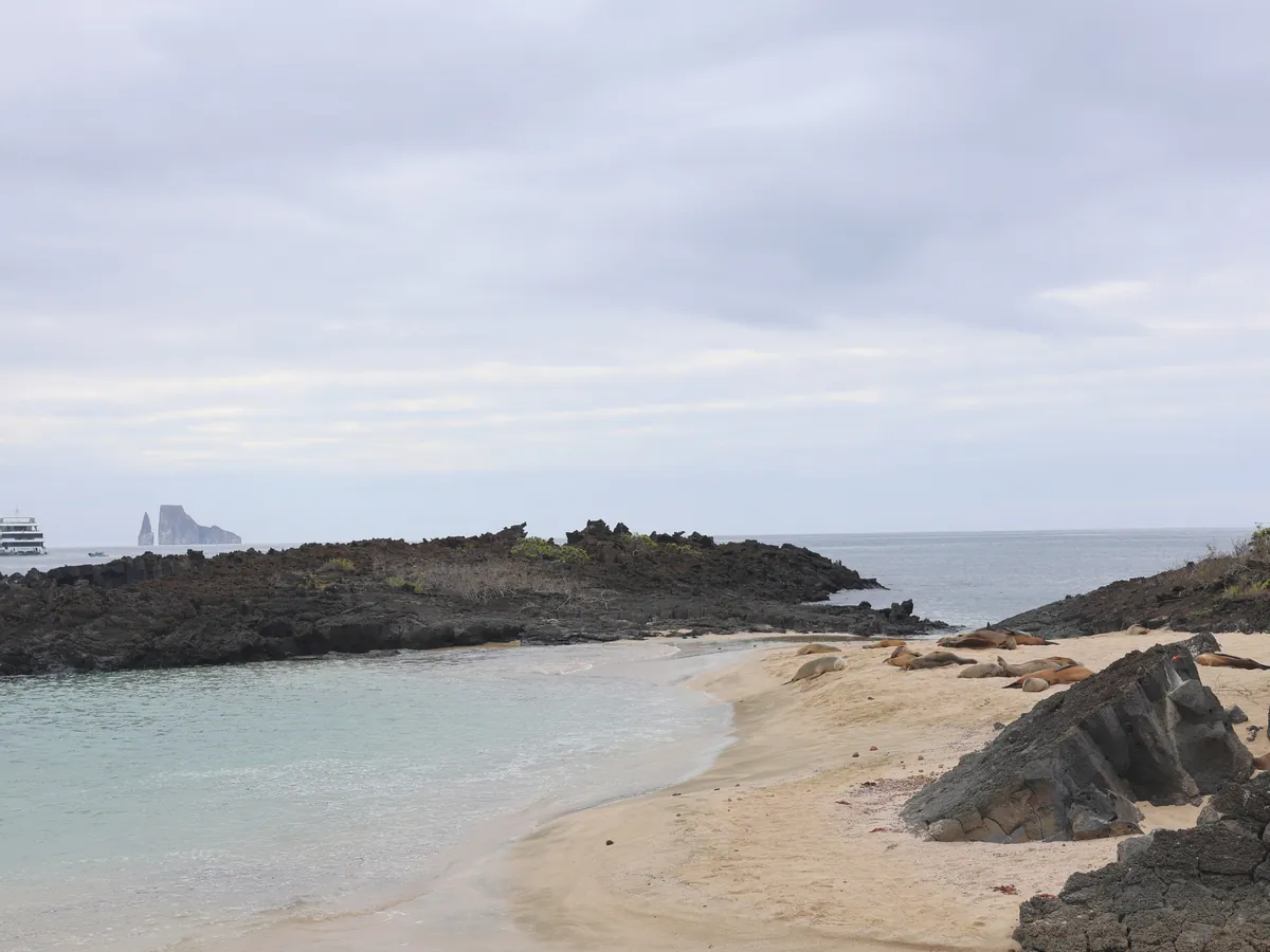 A sheltered cove with Kicker Rock on the horizon, San Cristóbal, Galápagos