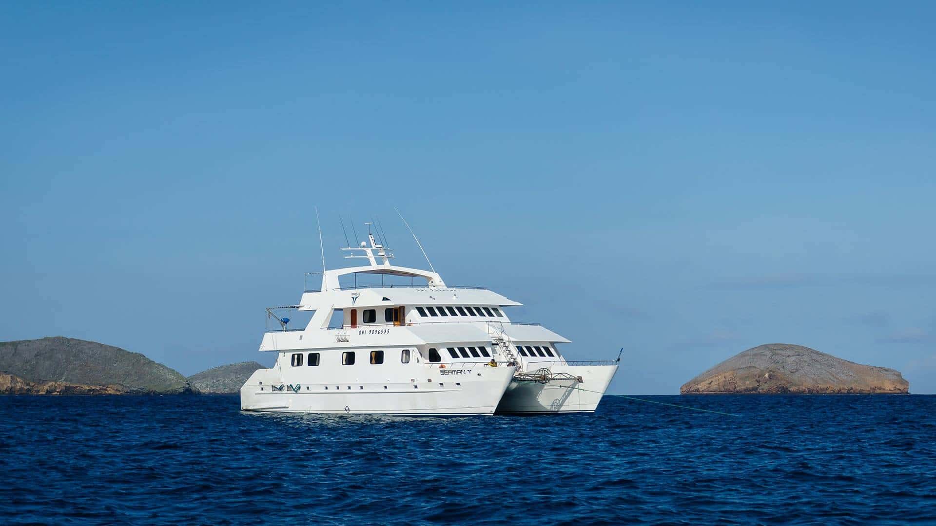 Seaman-Journey-Galapagos-Catamaran.jpg